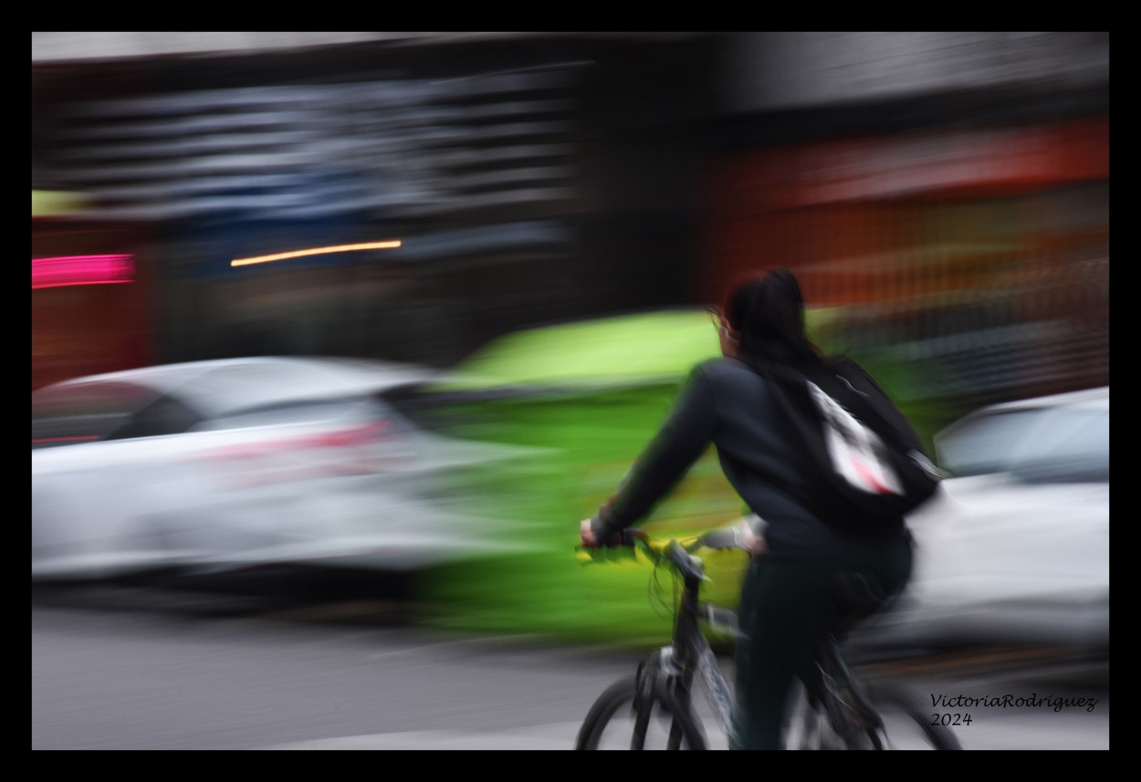 "`En la bici`" de Victoria Elisa Rodriguez