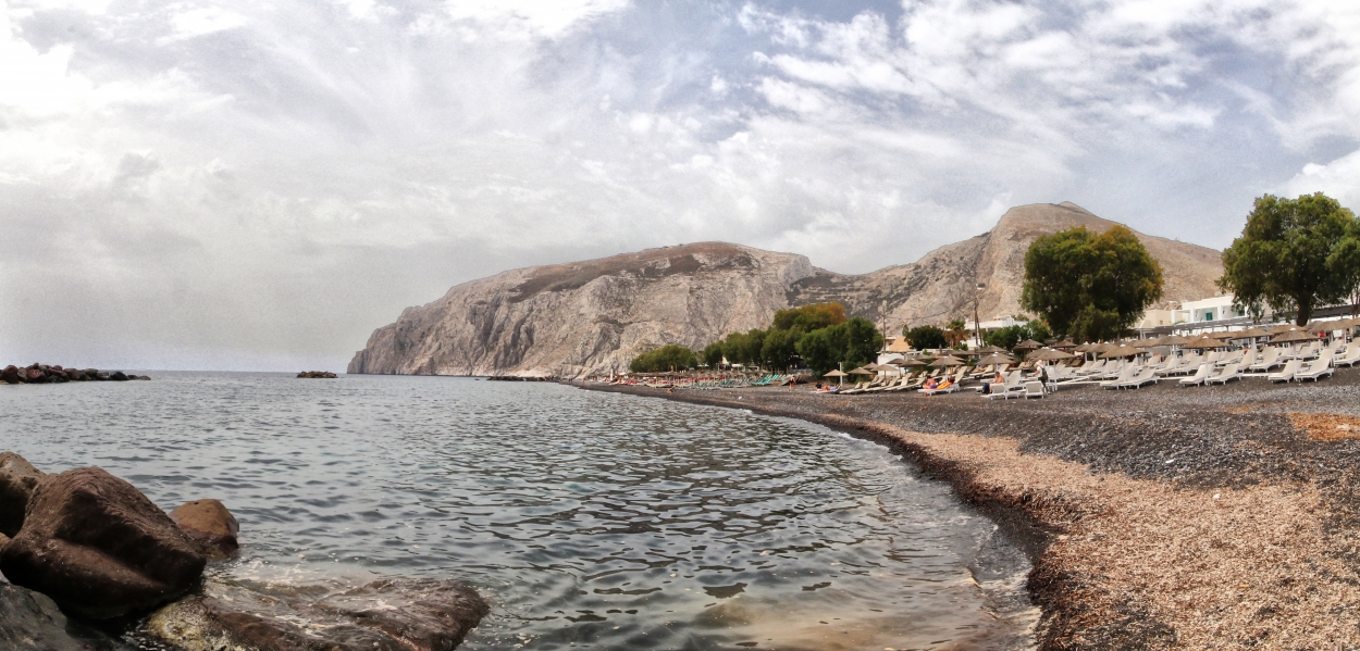 "Playa de Kamari" de Juan Carlos Barilari