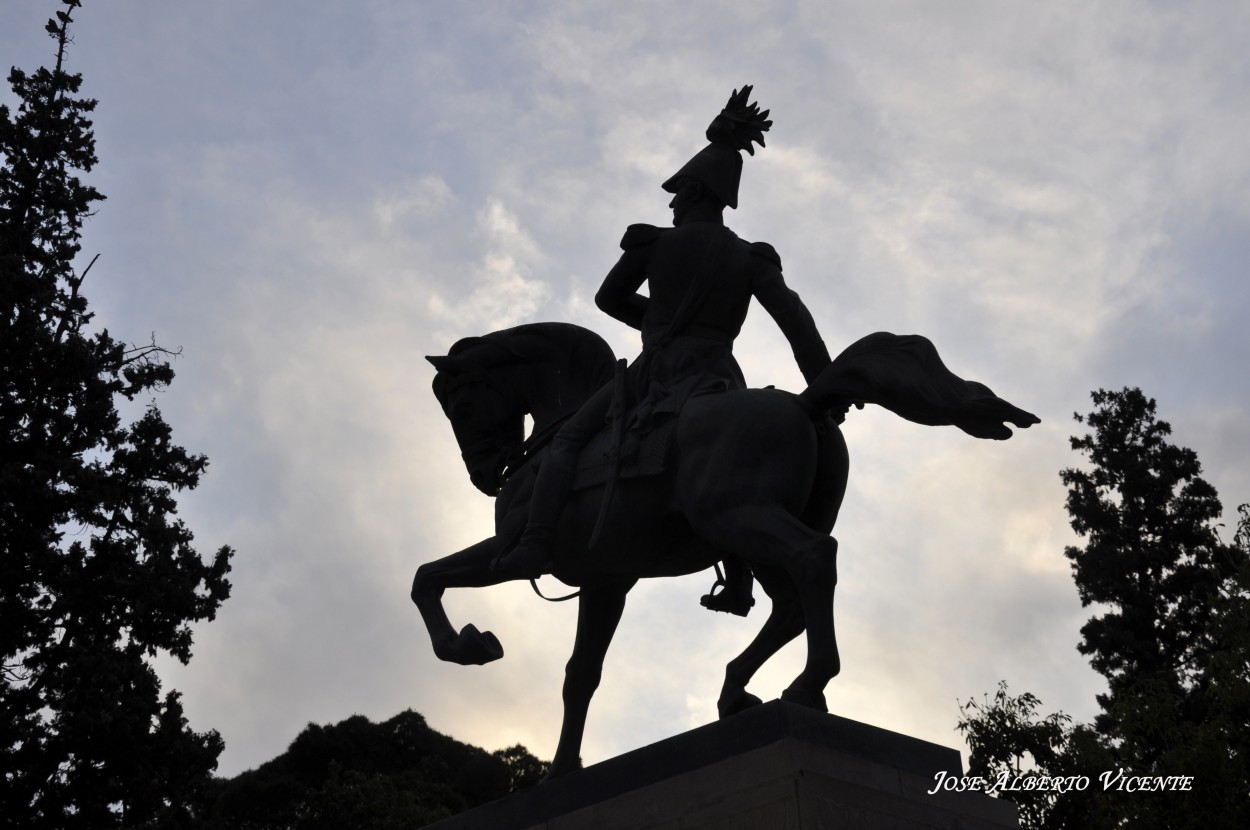 "monumento al contraluz" de Jose Alberto Vicente