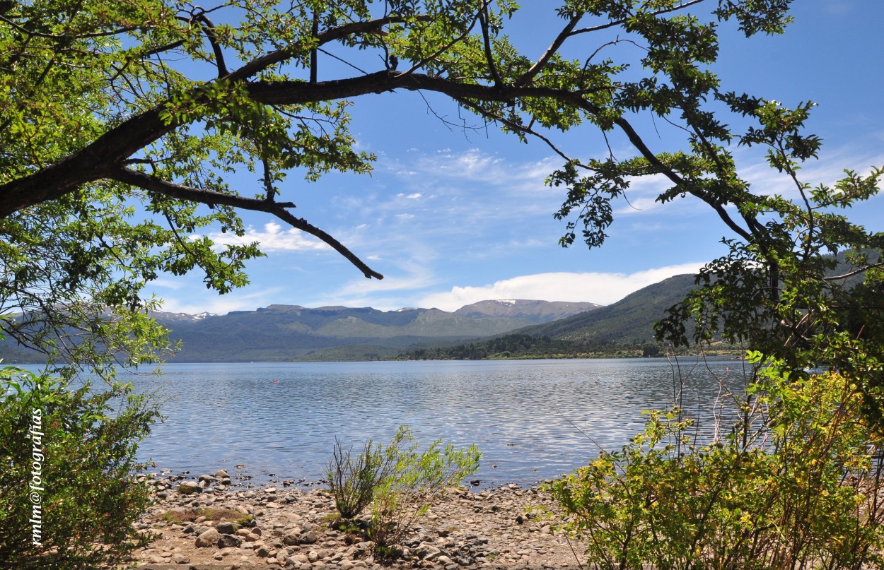 "Lago Lolog - Neuquen" de Ricardo Mximo Lopez Moral