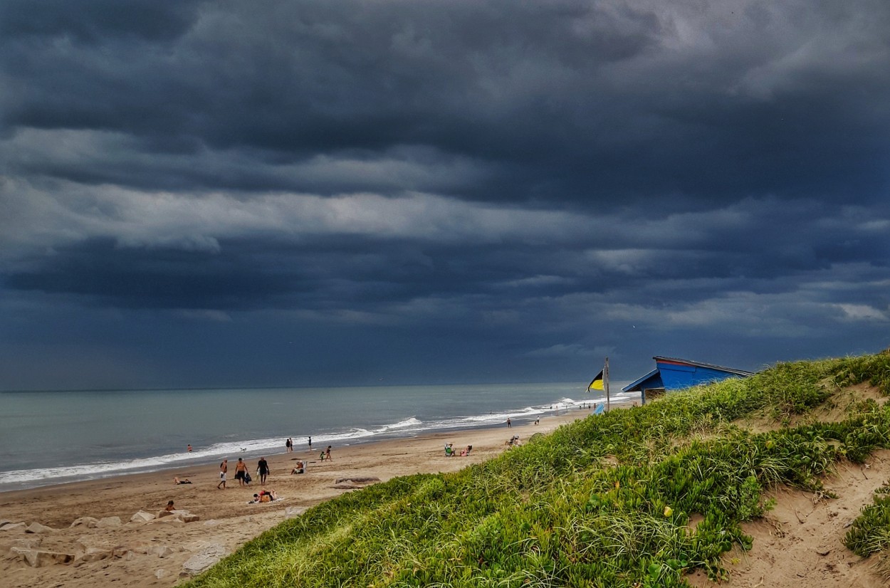 "Vispera de tormenta" de Roberto Guillermo Hagemann