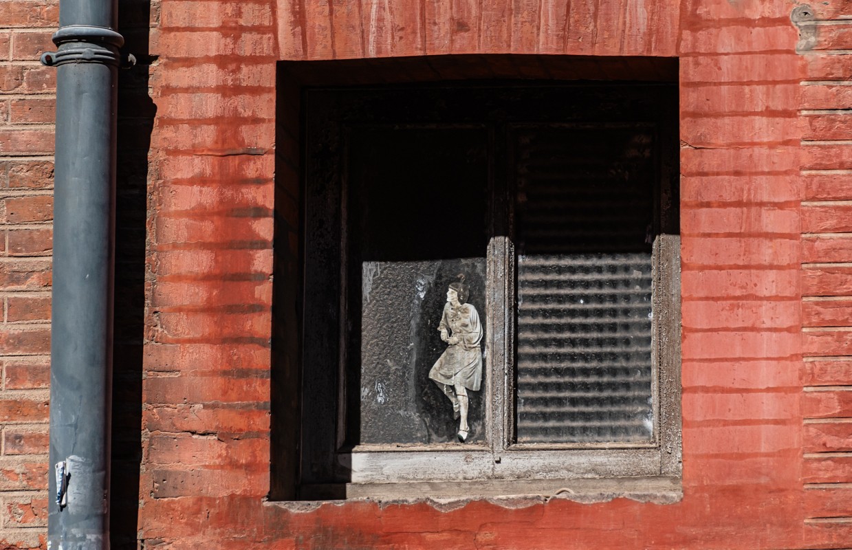 "La chica de la ventana" de Carmen Roig Valverde