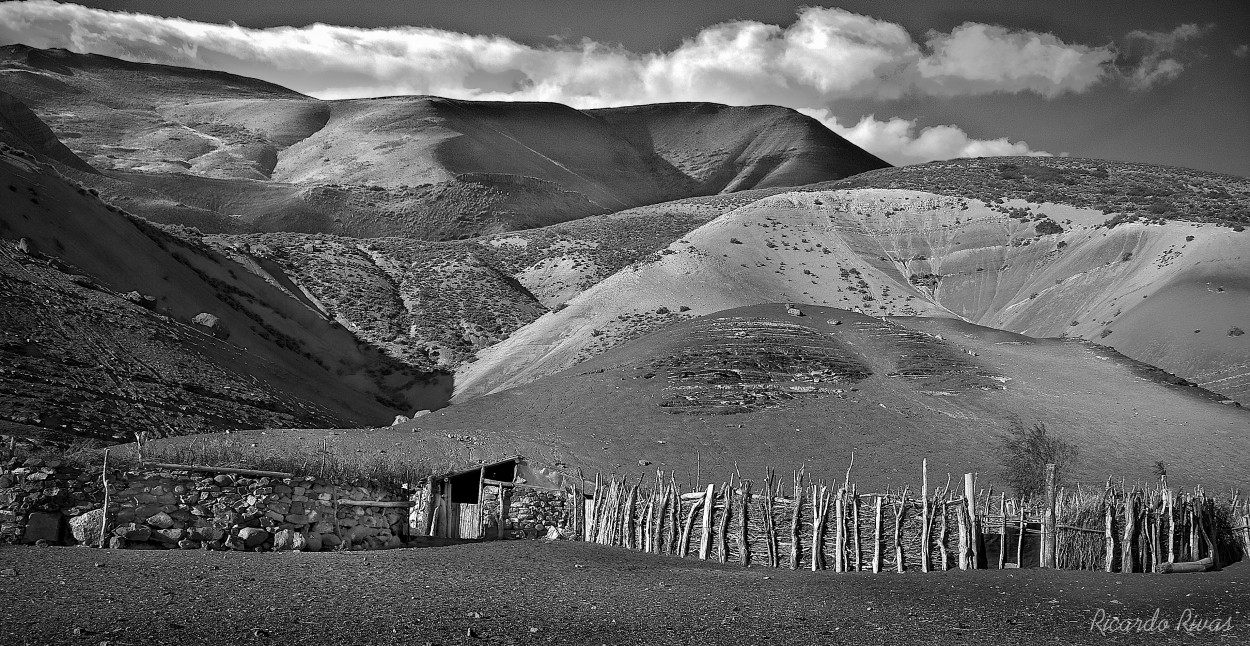 "Corral de chivos, Las Loicas, Malargue, Mendoza" de Ricardo Rivas