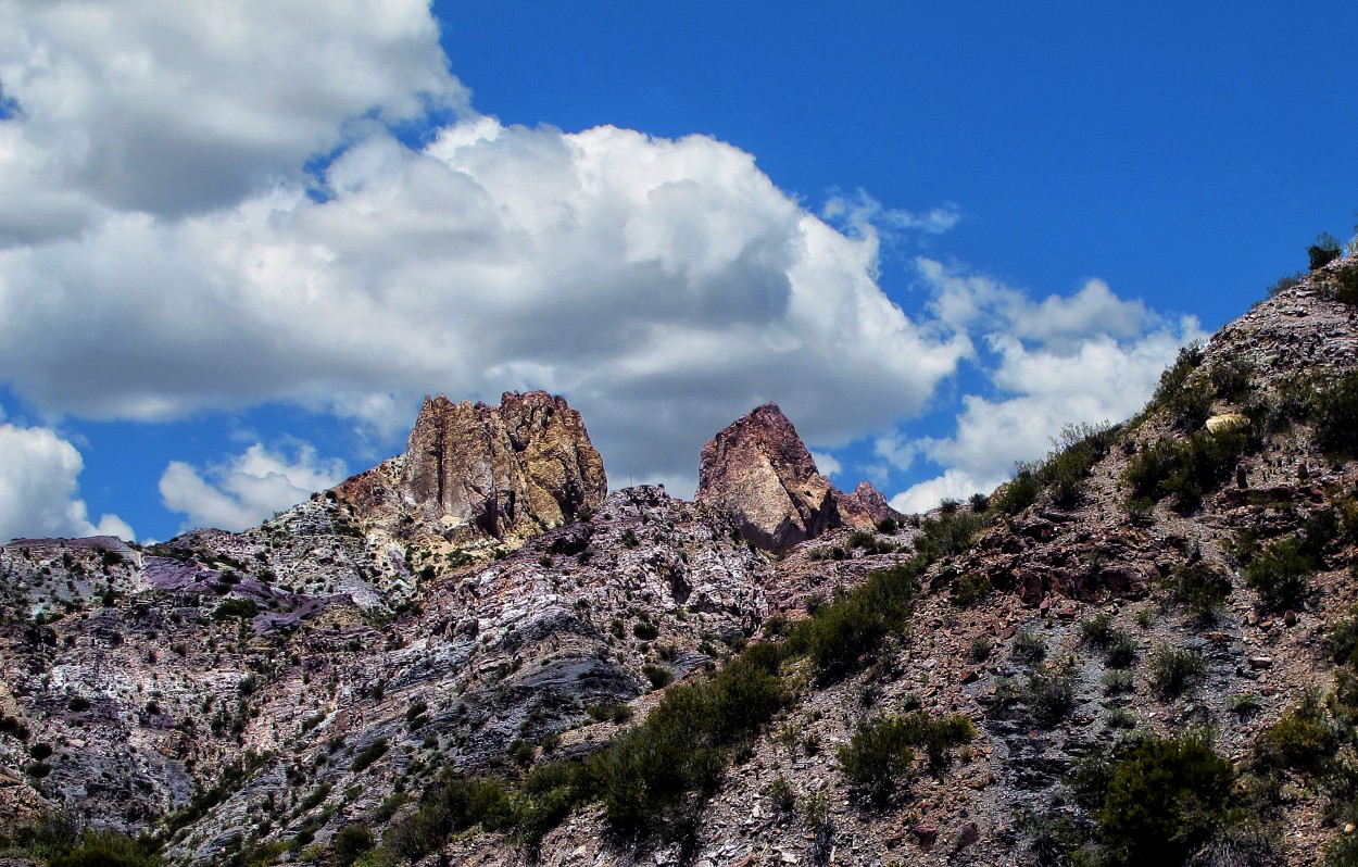 "Colores en el cerro" de Juan Carlos Barilari