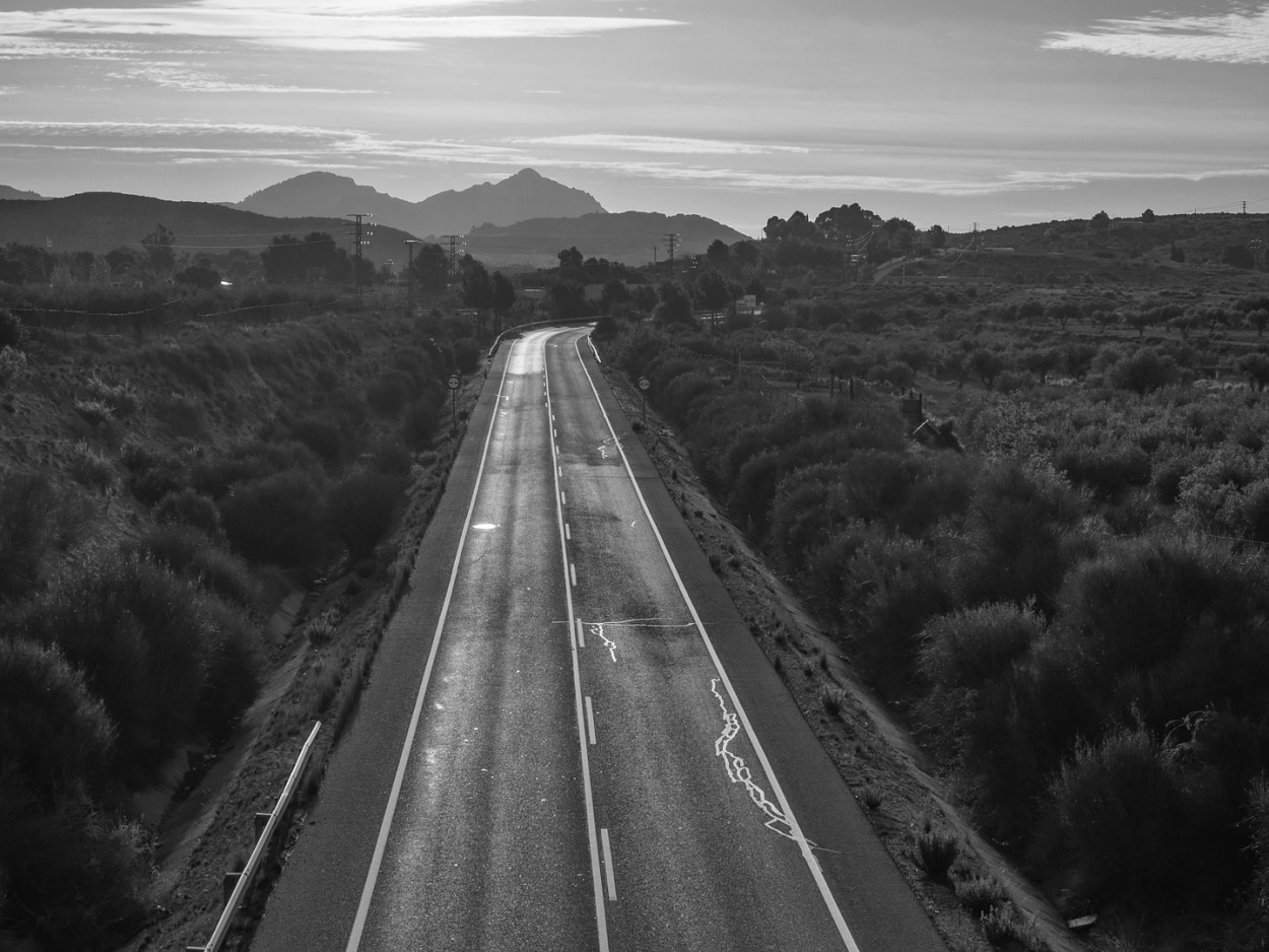 "Carretera a contraluz" de Francisco Jos Cerd Ortiz