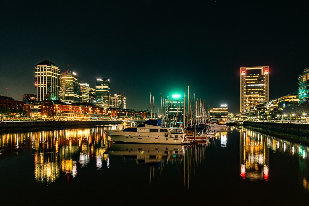 "Puerto Madero de Noche, Bs As" de Natalia Sanchez Abatte