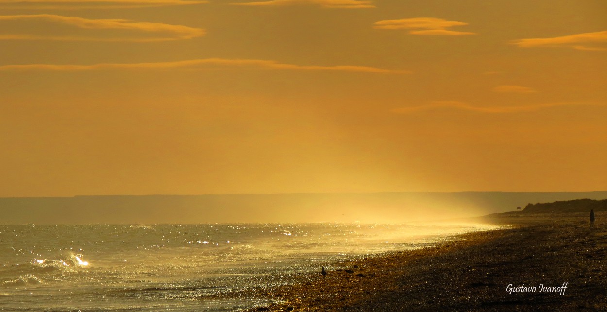 "Ocaso en Punta Villarino" de Gustavo Luben Ivanoff