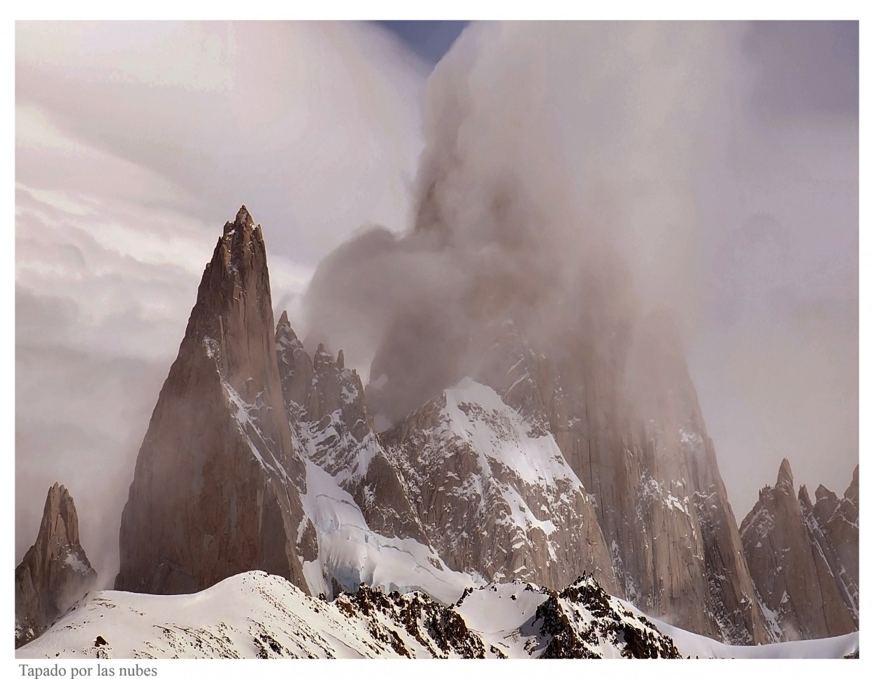 "Tapado por las nubes" de Nora Lilian Iturbide ( Noral )