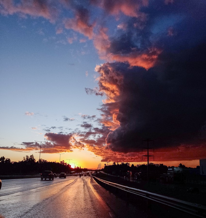 "Atardecer tormentoso" de Ludmila Ros