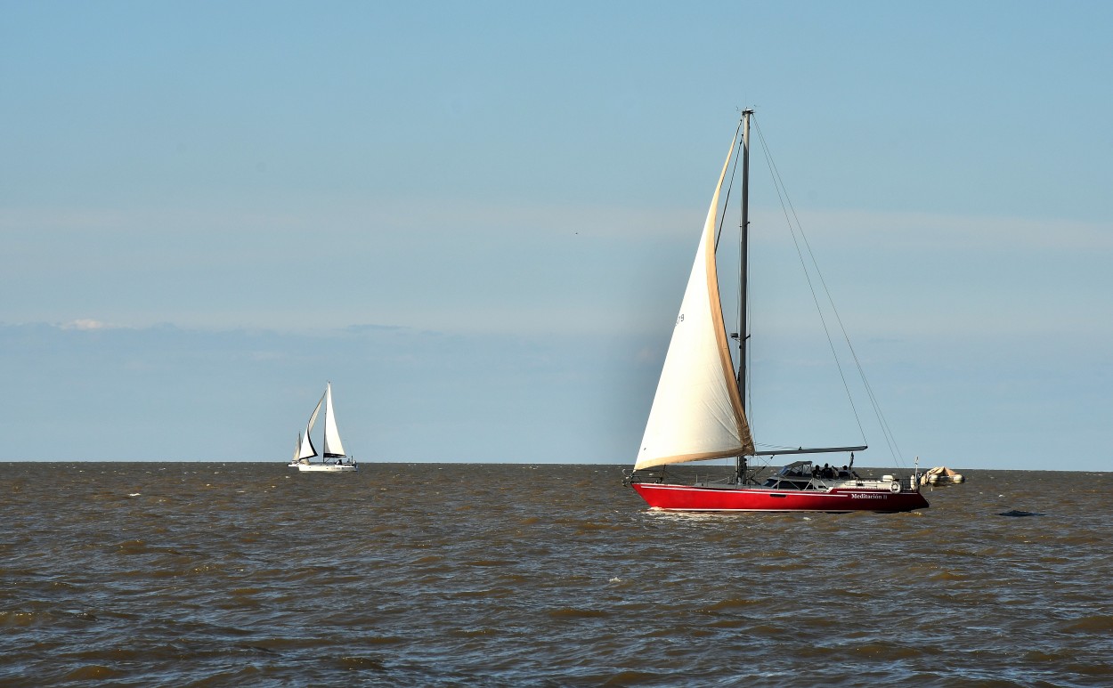 "Velero rojo" de Jose Charles Mengeon