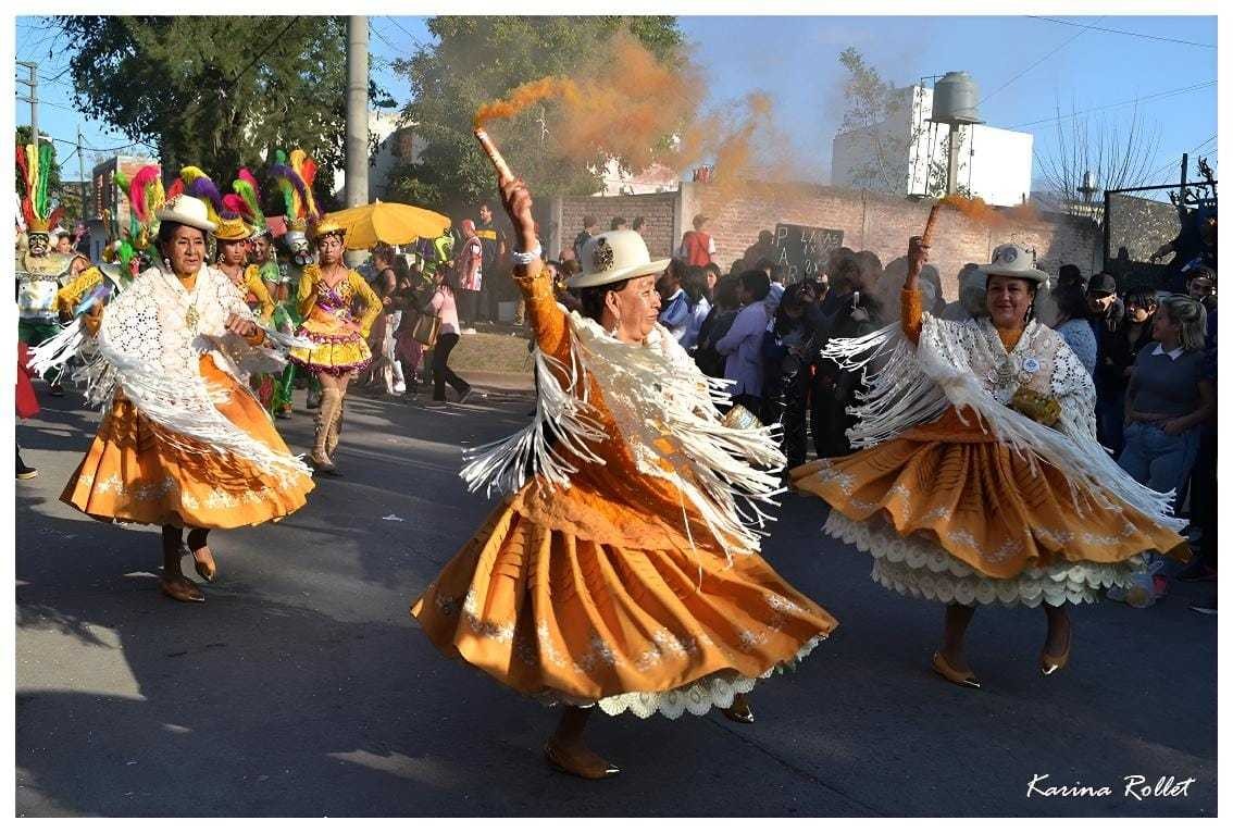 "Ellas bailan siempre" de Karina Rollet