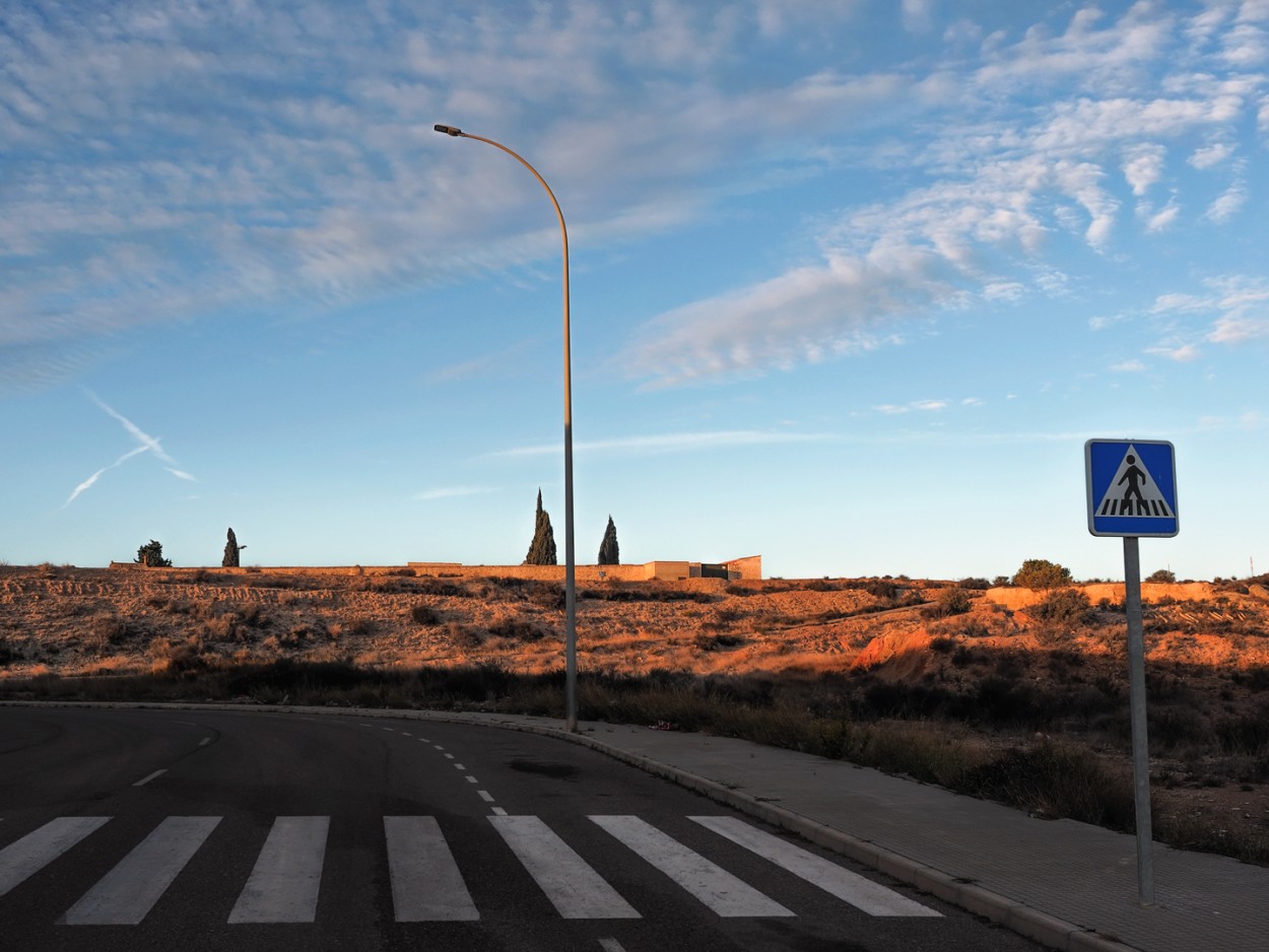 "Camino del cementerio hay una luz" de Francisco Jos Cerd Ortiz