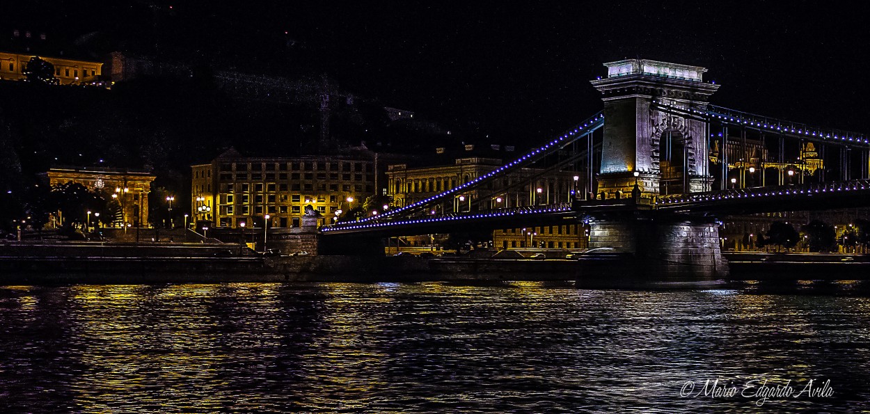 "PUENTE DE LAS CADENAS - BUDAPEST" de Mario Edgardo Avila