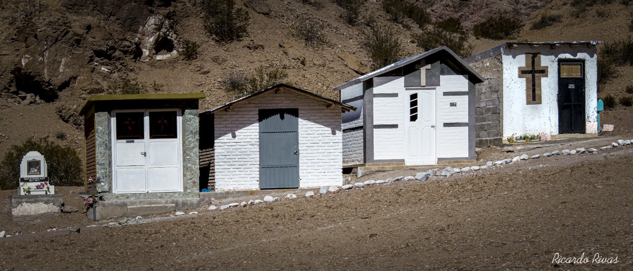 "Cementerio de Uspallata,Mendoza" de Ricardo Rivas