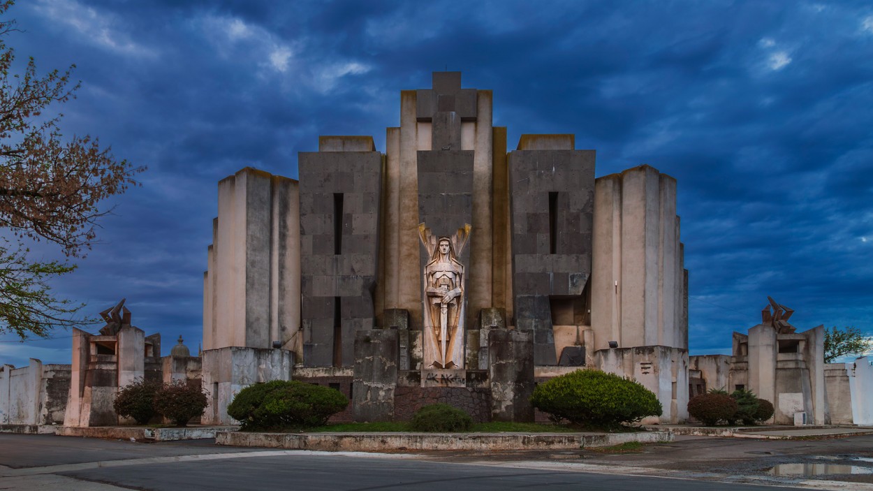 "Cementerio de Azul" de Alfredo Fushimi