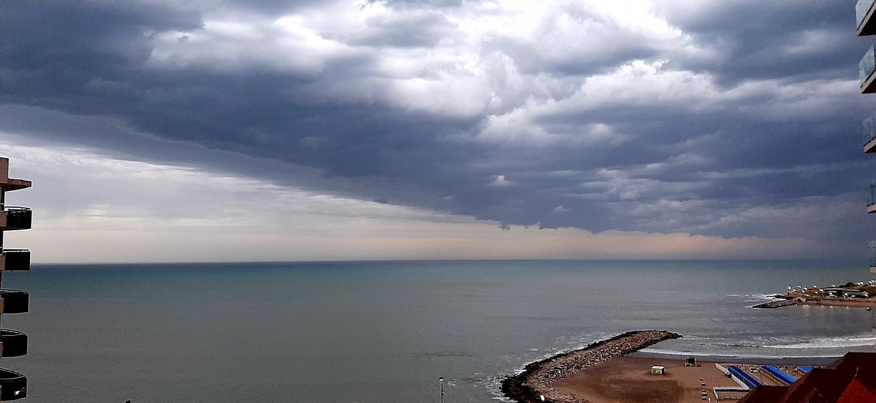 "Frente de tormenta" de Juan Carlos Viegas