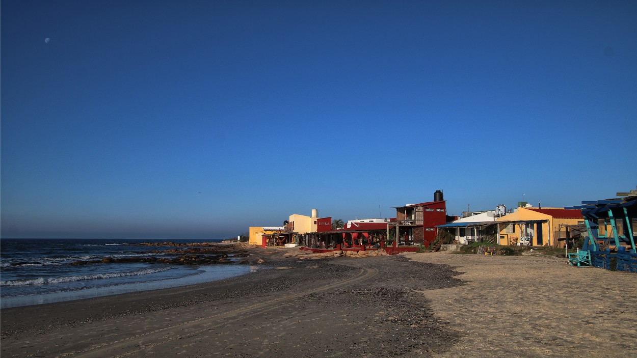 "Casas en la costa" de Juan Carlos Barilari