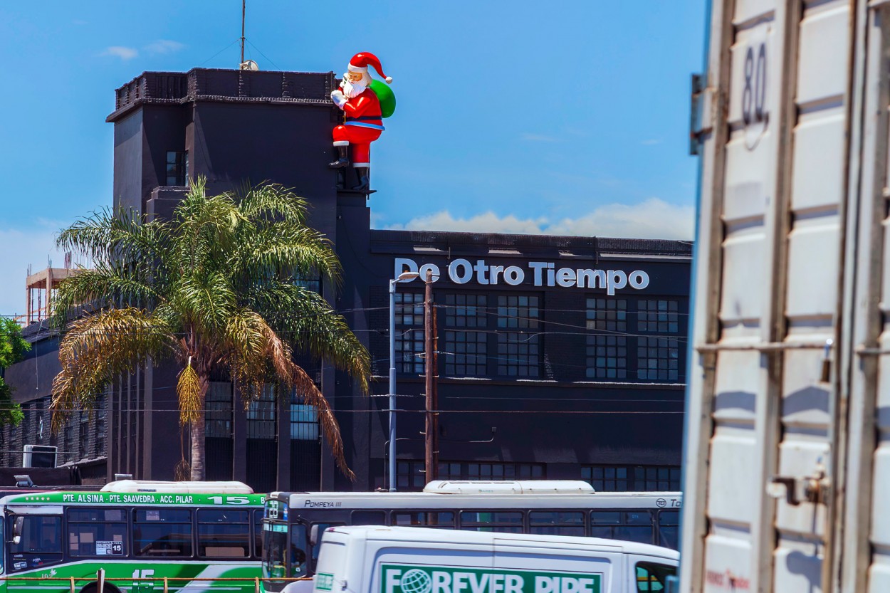 "Santa Claus Is Comin` To..... Saavedra" de Alfredo Fushimi