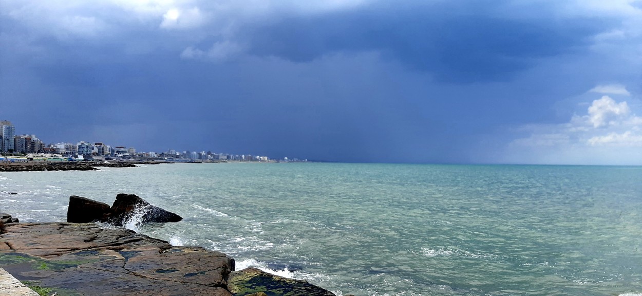 "Tormenta costera MDQ" de Juan Carlos Viegas