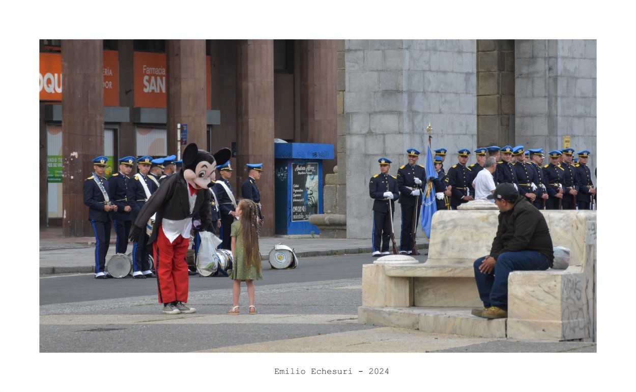 "La previa del desfile" de Emilio Echesuri