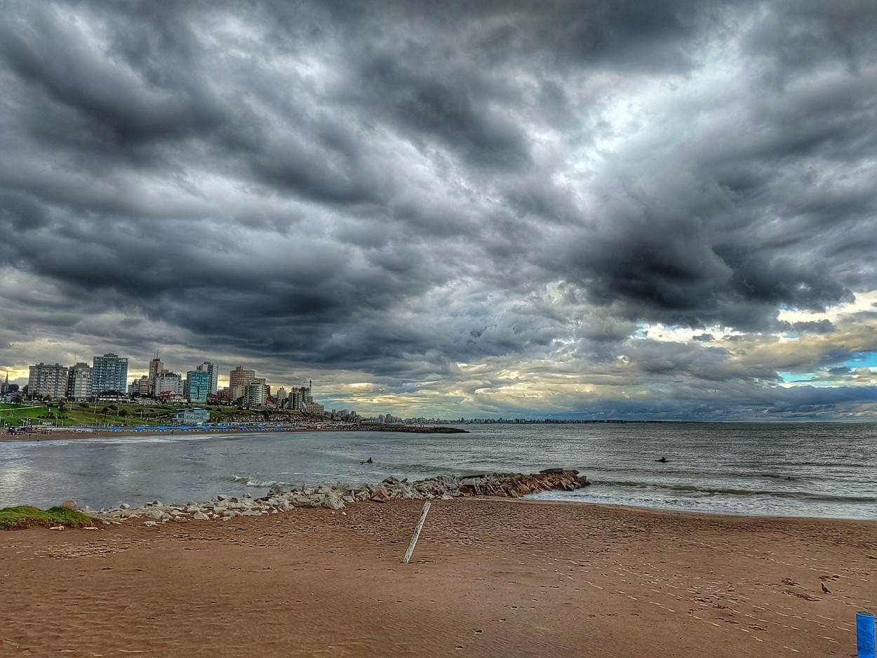 "Tormenta en Mar del Plata" de Jorge Carlos Tarditi (carlos)