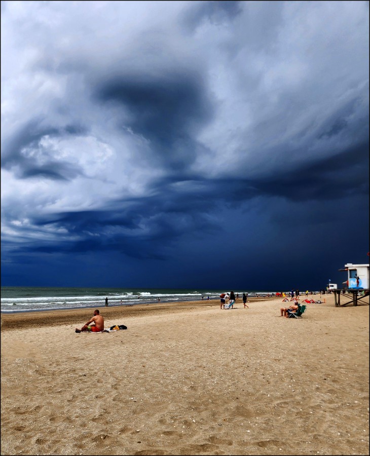 "La tormenta que se traga el mar..." de Mara Ins Hempe