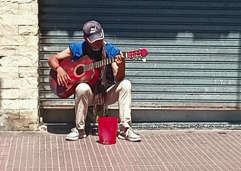 "El cantor del pueblo" de Americo Rosa Pombinho