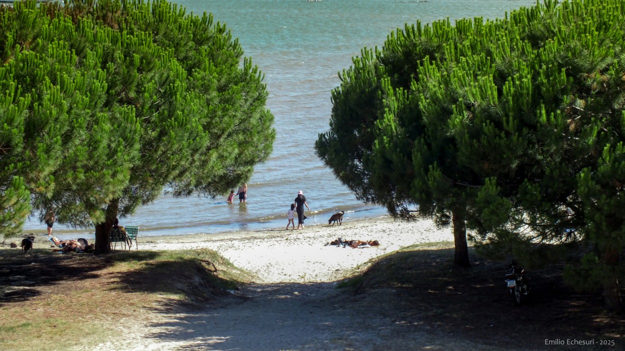 "La playita" de Emilio Echesuri