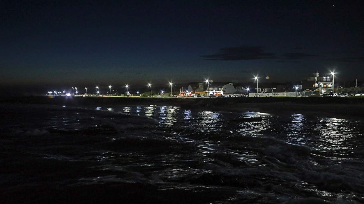 "Vista nocturna de la costa" de Juan Carlos Barilari