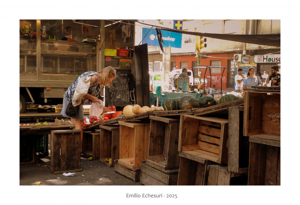 "Hoy: Tomates rellenos" de Emilio Echesuri