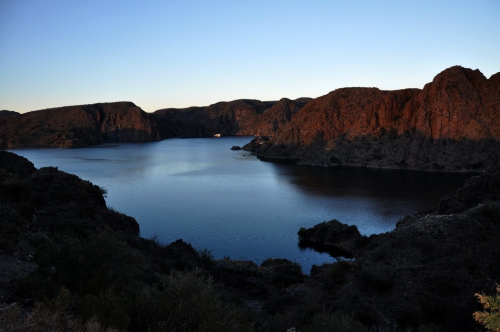 "lago del dique Los Reyunos San Rafael, Mendoza." de Jose Alberto Vicente