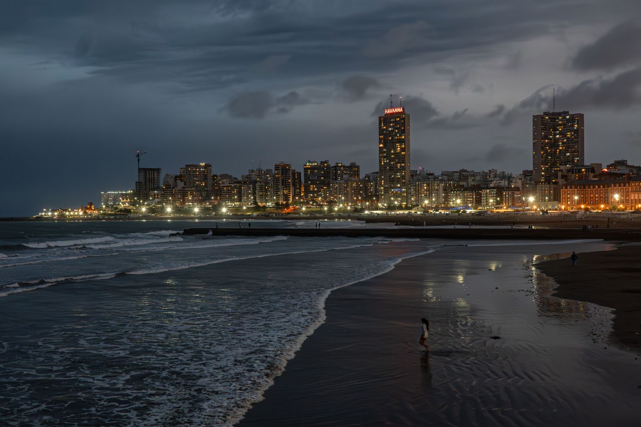 "Playa nocturna" de Sandra Veronica Arena