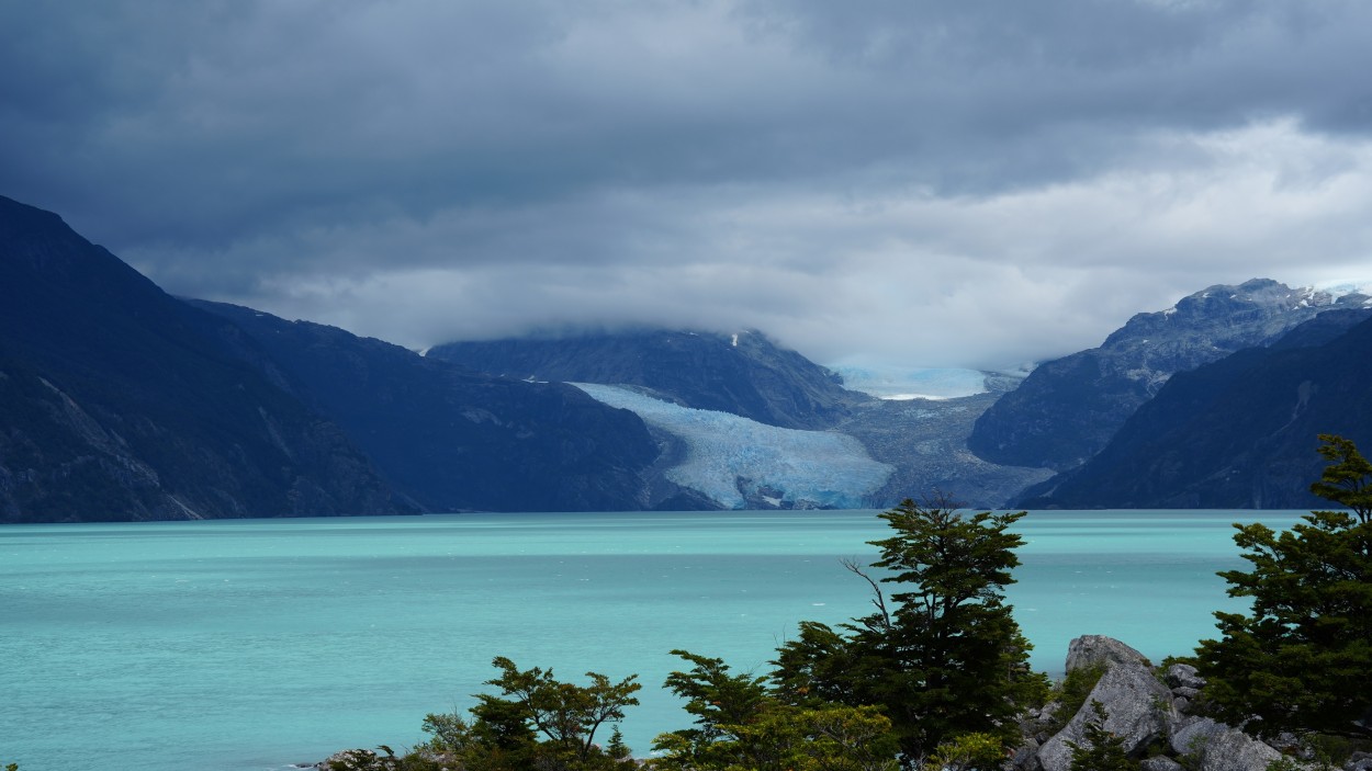 "lago y glaciar leones" de Ruben Alex Villarroel