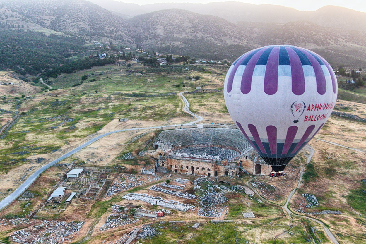 "globo sobre Hierpolis" de Edith Polverini