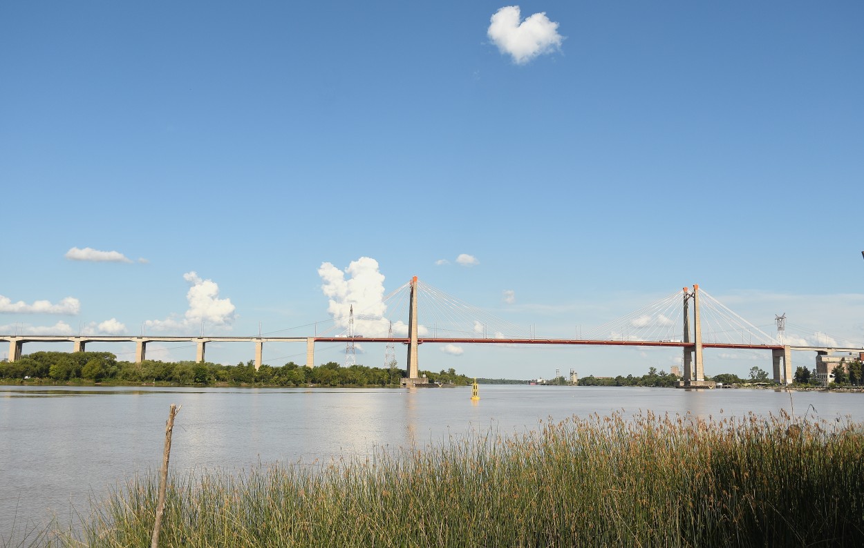 "Puente en el horizonte" de Jose Charles Mengeon