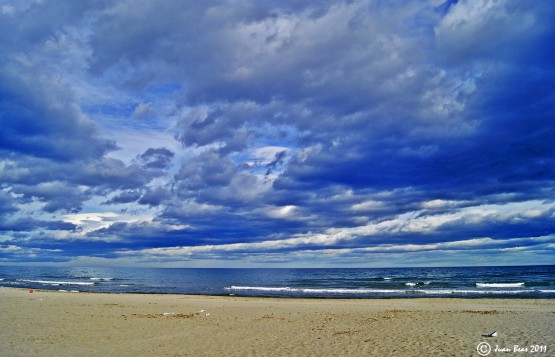 Foto 5/Arena, mar y nubes