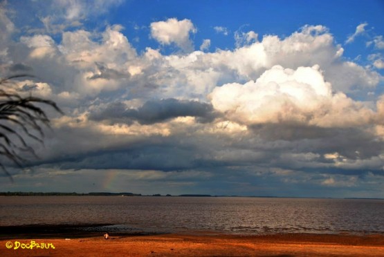 Foto 4/En la playa con sol y nubes