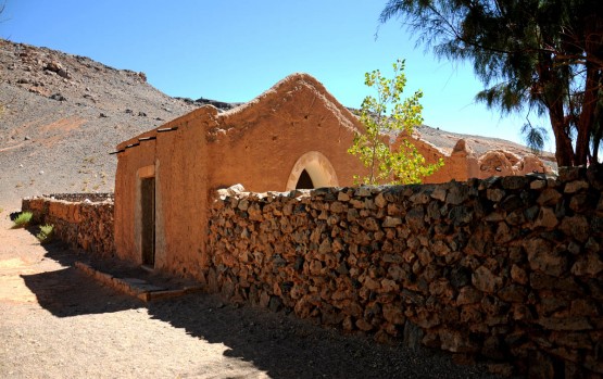 Foto 2/un cementerio de adobe