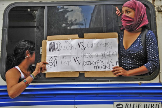 Foto 2/Marcha de estudiantes mexicanos contra el aumento