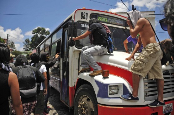 Foto 3/Marcha de estudiantes mexicanos contra el aumento