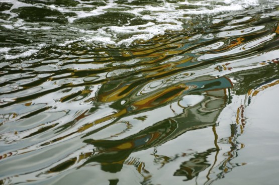 Foto 1/CUANDO EL AGUA REFLEJA