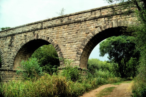 Foto 1/Puente de Piedra Acueducto Vulpiani