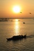 Amanecer en Camboya en la costa del Rio Mekong...