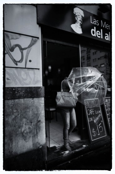 Foto 2/Encuentro con paraguas y medialunas