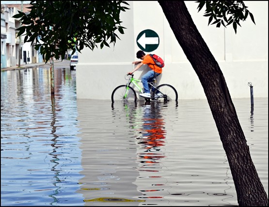 Foto 2/Jugando con la inundacion