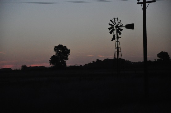 Foto 1/molinos de viento en las pampas argentinas. . .