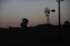 molinos de viento en las pampas argentinas. . .