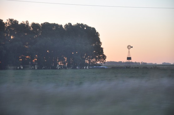 Foto 5/molinos de viento en las pampas argentinas. . .