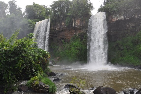 Foto 3/cataratas del iguazu - salto las dos hermanas. . .