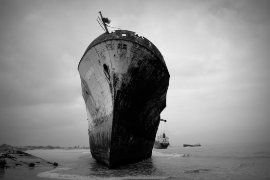 Foto 2/Cementerio de barcos de Angola